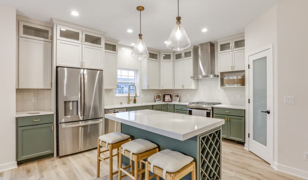 9110 Creekside Cir, Pleasant Prairie, WI 53158