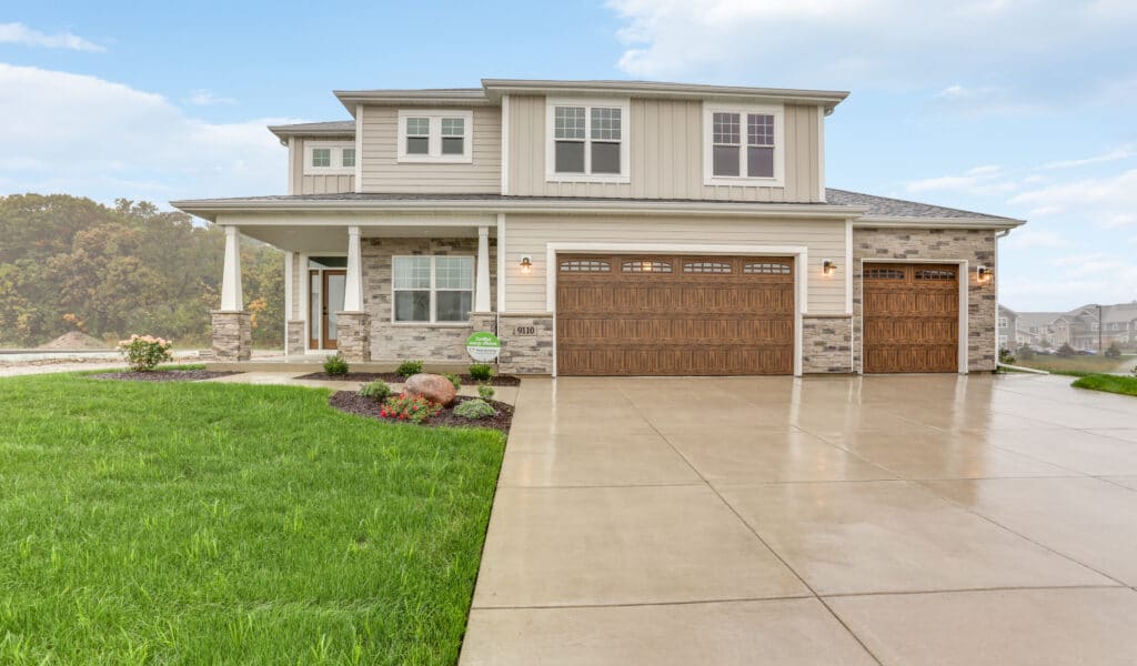 9110 Creekside Cir, Pleasant Prairie, WI 53158