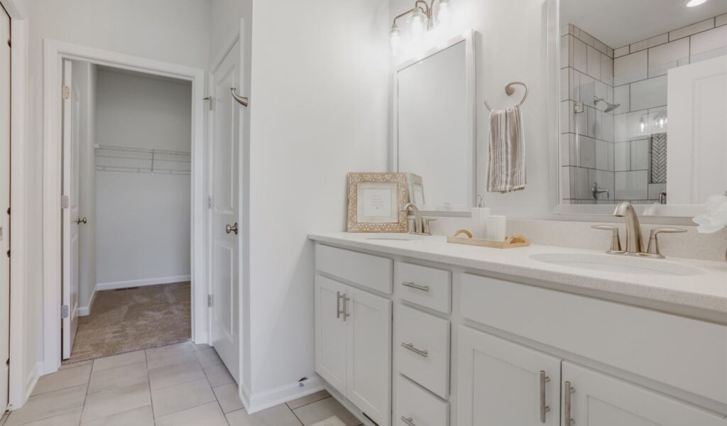 2806 21st St B, Kenosha, WI 53144